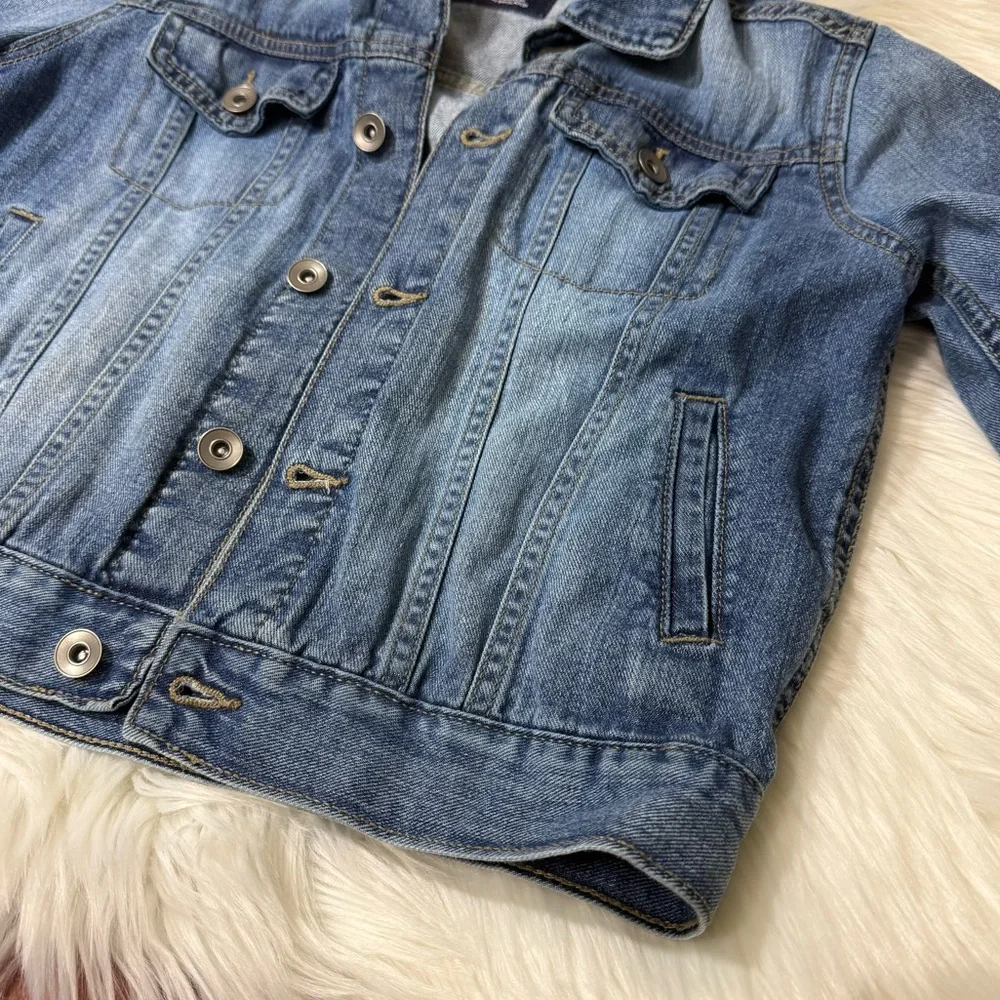 The Children’s Place Medium Wash Button Front Denim Jacket - Boys Size M (7/8)